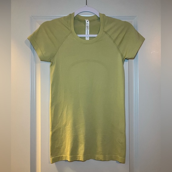 Lululemon Swiftly Tech Short Sleeve 2.0 in Hazel Green Size 4 - Picture 5 of 7